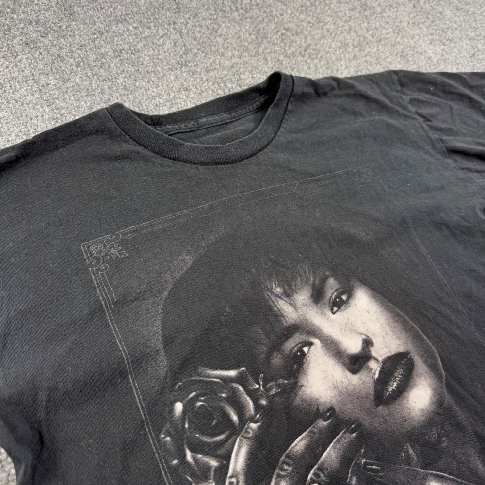 Selena La Reina Graphic T-Shirt Large Black Short Sleeve Portrait Women